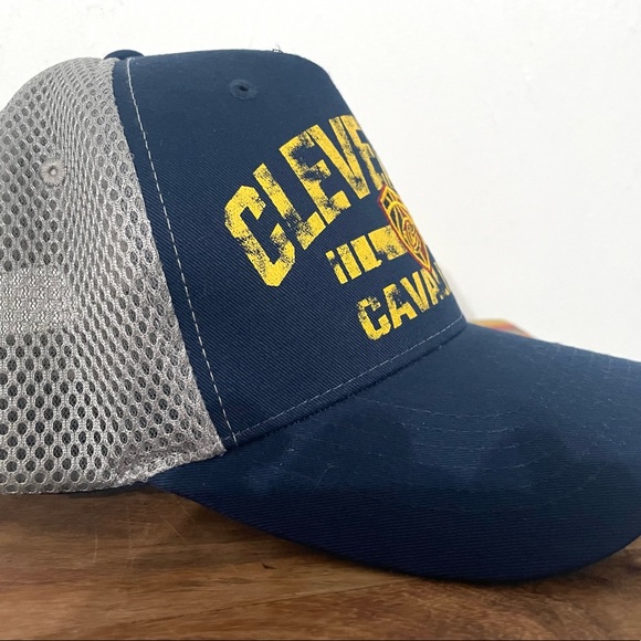 CLEVELAND CAVALIERS Blue and Yellow adjustable hat - Picture 4 of 11